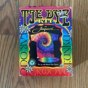 NWOT Tie Dye Kit